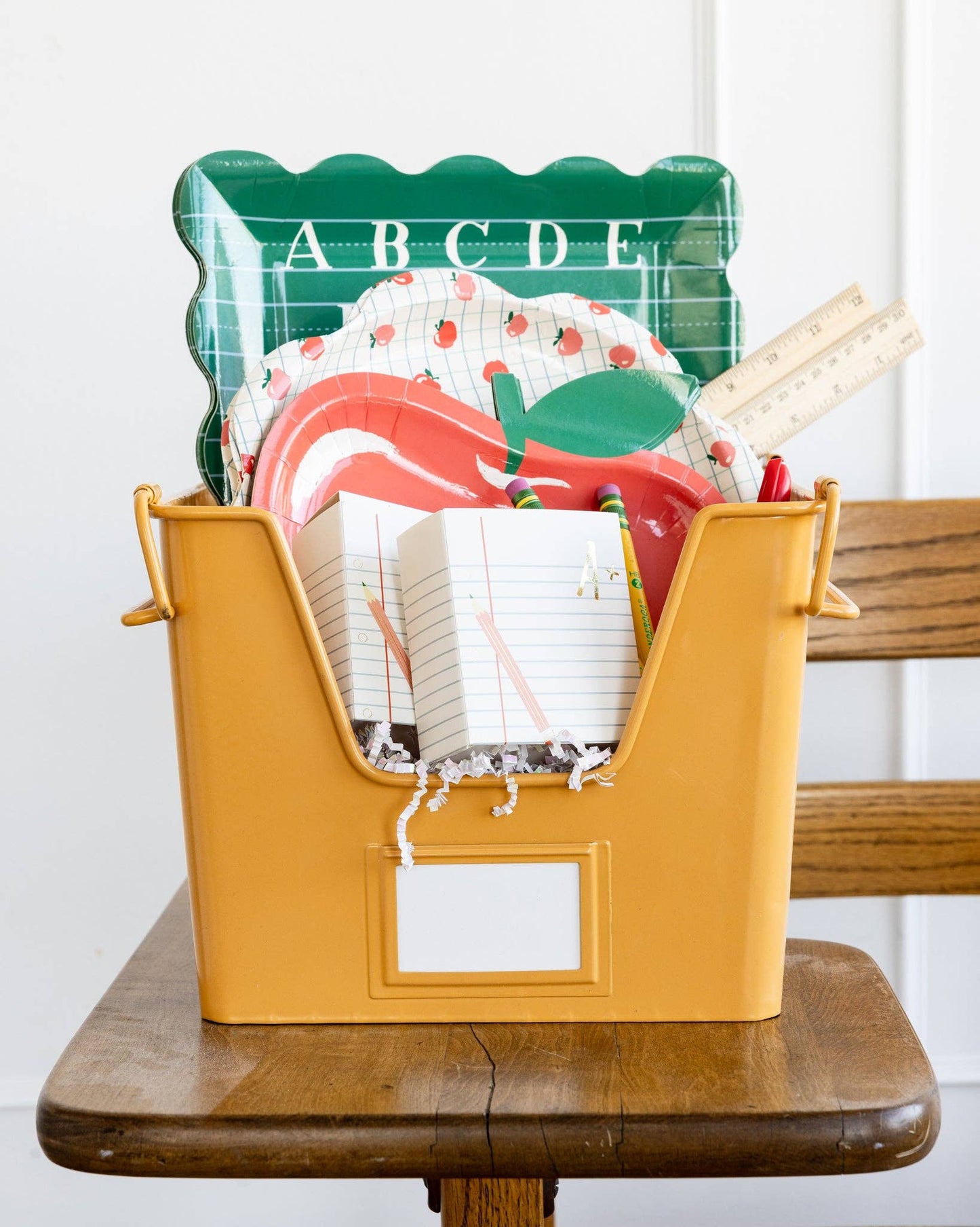 APP1140 - Apple Shaped Paper Plate