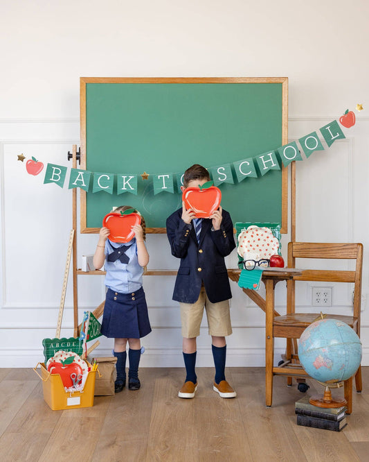 APP1140 - Apple Shaped Paper Plate