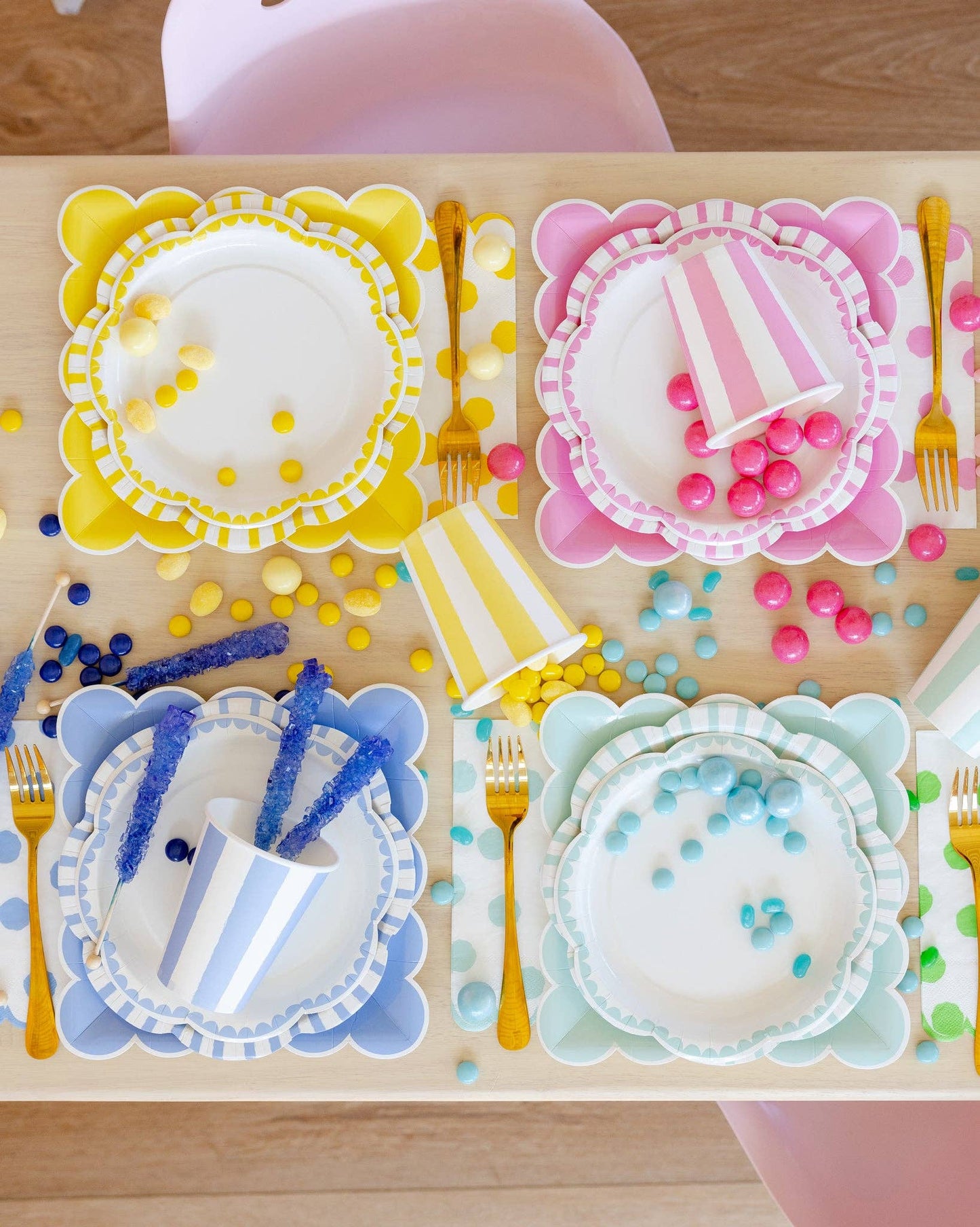 PAR1129 - Yellow Scalloped Square 9" Plate