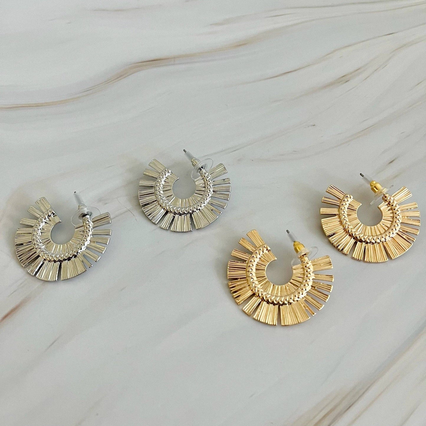 Sunburst Beauty Hoop Earrings: Gold