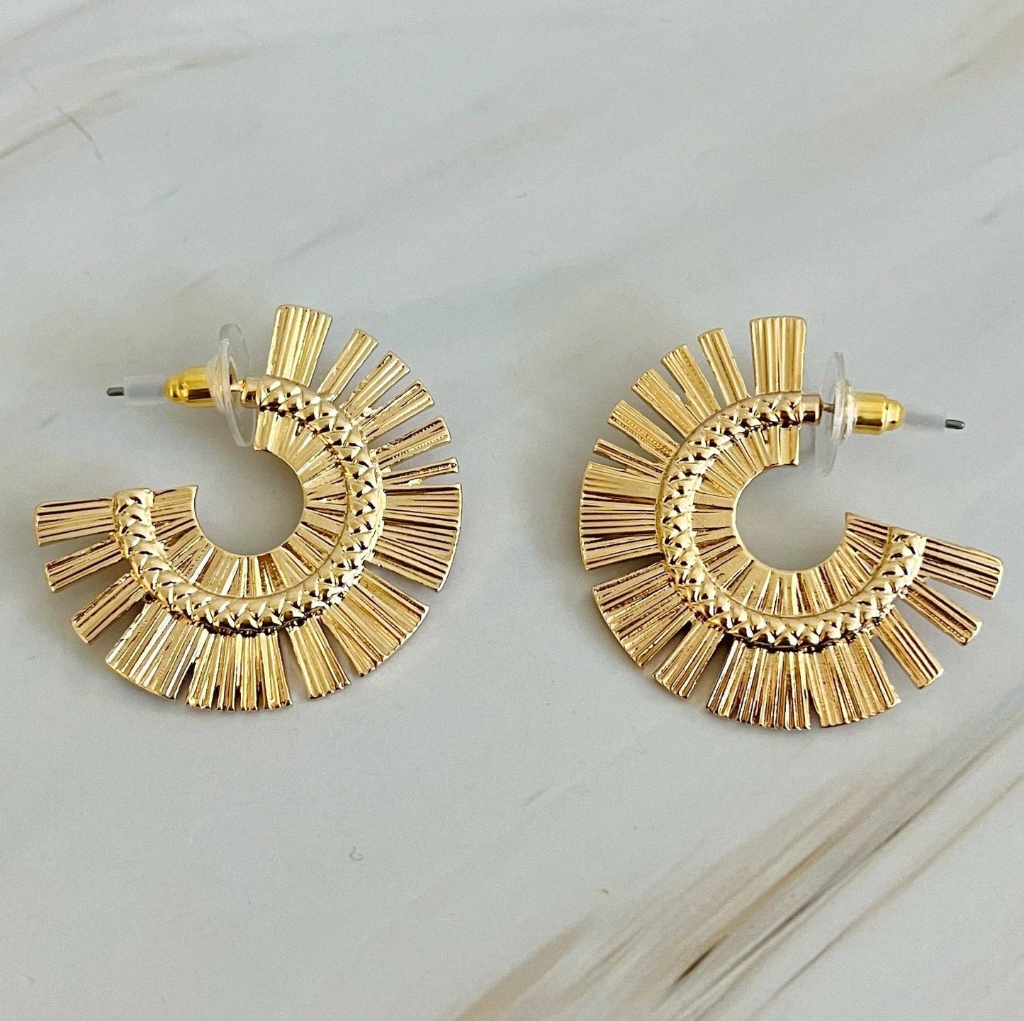 Sunburst Beauty Hoop Earrings: Gold