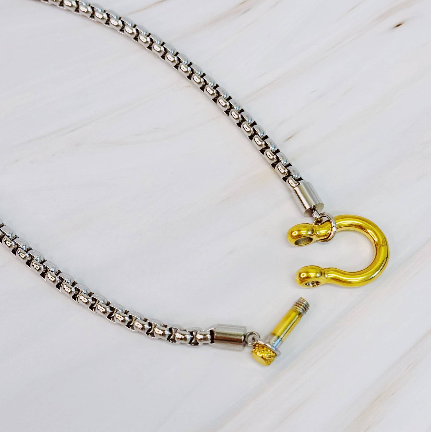 Luxe Pendant Box Chain Necklace: Gold